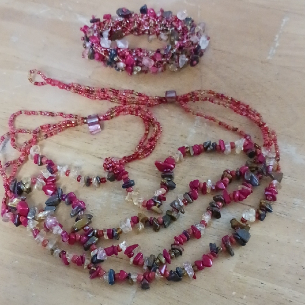 Bass Pro Shops Red and Pink Beaded Necklace